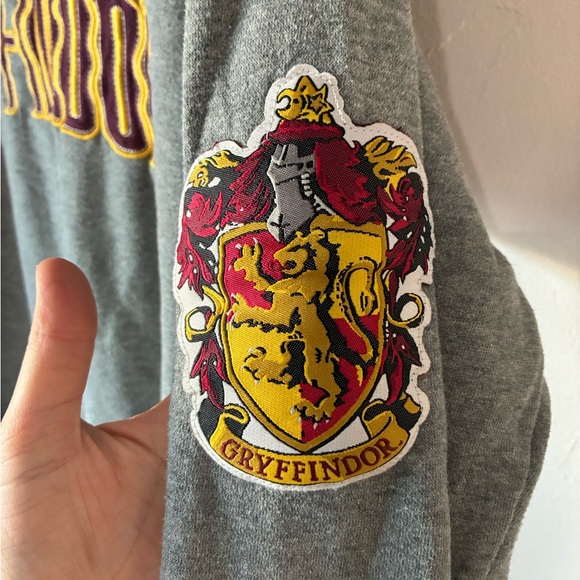 Universal Studios Wizarding World of Harry Potter Gryffindor Sweatshirt - Picture 6 of 8